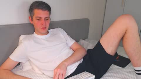 Snapshot of oliver_hort chatting on November 17, 2025, 5:30 pm Oliver online show from November 17, 2025, 5:30 pm