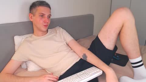 Snapshot of oliver_hort chatting on November 30, 2025, 1:04 pm Oliver online show from November 30, 2025, 1:04 pm