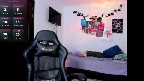 oliver_mrgn online show from December 2, 2025, 4:40 am