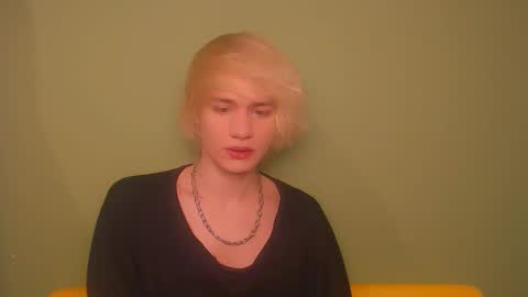 Snapshot of oliver_sweet_ chatting on December 2, 2024, 2:31 am Oliver online show from December 2, 2024, 2:31 am