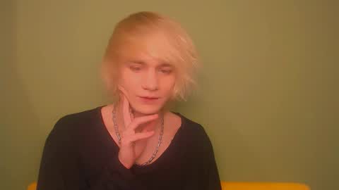 Snapshot of oliver_sweet_ chatting on December 14, 2024, 11:56 pm Oliver online show from December 14, 2024, 11:56 pm