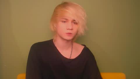 Snapshot of oliver_sweet_ chatting on December 26, 2024, 12:36 am Oliver online show from December 26, 2024, 12:36 am