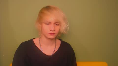 Snapshot of oliver_sweet_ chatting on December 31, 2024, 1:47 am Oliver online show from December 31, 2024, 1:47 am