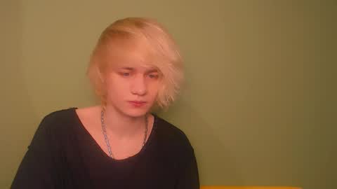 Snapshot of oliver_sweet_ chatting on January 4, 2025, 2:46 am Oliver online show from January 4, 2025, 2:46 am