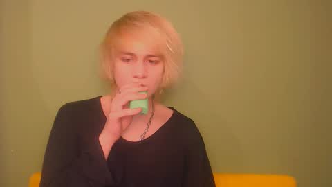 Snapshot of oliver_sweet_ chatting on January 12, 2025, 1:53 am Oliver online show from January 12, 2025, 1:53 am