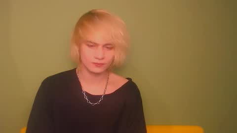 Snapshot of oliver_sweet_ chatting on January 14, 2025, 2:19 am Oliver online show from January 14, 2025, 2:19 am