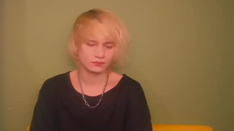 Snapshot of oliver_sweet_ chatting on January 15, 2025, 1:56 am Oliver online show from January 15, 2025, 1:56 am