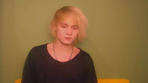 Snapshot of oliver_sweet_ chatting on January 21, 2025, 2:11 am Oliver online show from January 21, 2025, 2:11 am