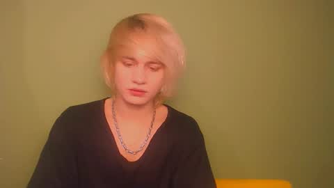 Snapshot of oliver_sweet_ chatting on January 26, 2025, 2:14 am Oliver online show from January 26, 2025, 2:14 am