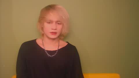 Snapshot of oliver_sweet_ chatting on January 27, 2025, 2:10 am Oliver online show from January 27, 2025, 2:10 am