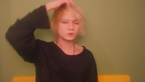 Snapshot of oliver_sweet_ chatting on January 27, 2025, 8:28 pm Oliver online show from January 27, 2025, 8:28 pm