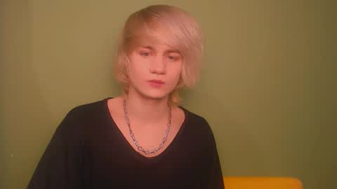 Snapshot of oliver_sweet_ chatting on January 28, 2025, 8:26 pm Oliver online show from January 28, 2025, 8:26 pm