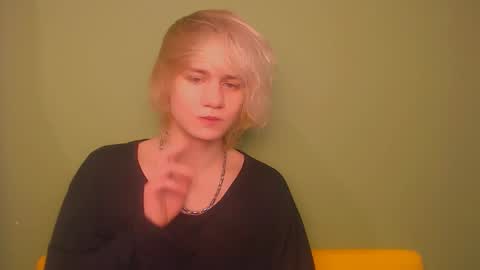 Snapshot of oliver_sweet_ chatting on January 31, 2025, 2:37 am Oliver online show from January 31, 2025, 2:37 am