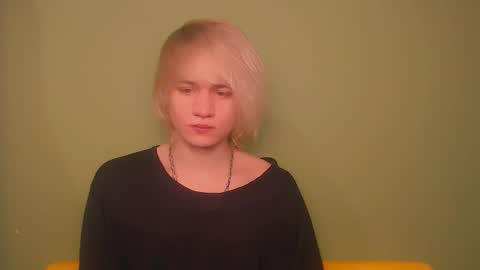 Snapshot of oliver_sweet_ chatting on February 2, 2025, 2:17 am Oliver online show from February 2, 2025, 2:17 am