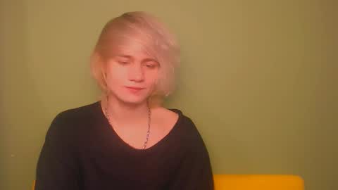 Snapshot of oliver_sweet_ chatting on February 3, 2025, 9:07 pm Oliver online show from February 3, 2025, 9:07 pm