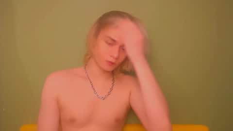 Snapshot of oliver_sweet_ chatting on February 7, 2025, 2:08 am Oliver online show from February 7, 2025, 2:08 am