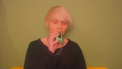 Snapshot of oliver_sweet_ chatting on February 21, 2025, 1:55 am Oliver online show from February 21, 2025, 1:55 am