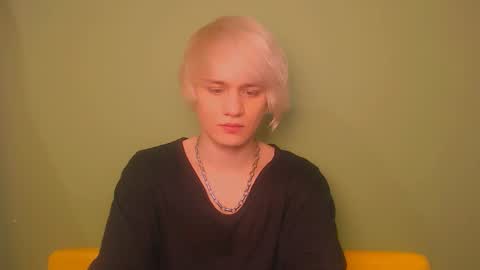 Snapshot of oliver_sweet_ chatting on February 27, 2025, 2:10 am Oliver online show from February 27, 2025, 2:10 am