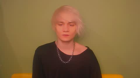 Snapshot of oliver_sweet_ chatting on March 2, 2025, 1:47 am Oliver online show from March 2, 2025, 1:47 am