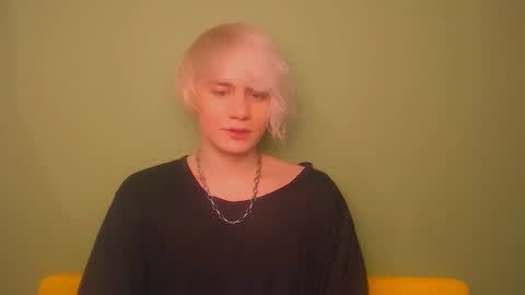 Snapshot of oliver_sweet_ chatting on March 2, 2025, 11:42 pm Oliver online show from March 2, 2025, 11:42 pm