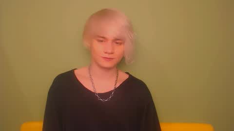 Snapshot of oliver_sweet_ chatting on March 4, 2025, 1:45 am Oliver online show from March 4, 2025, 1:45 am