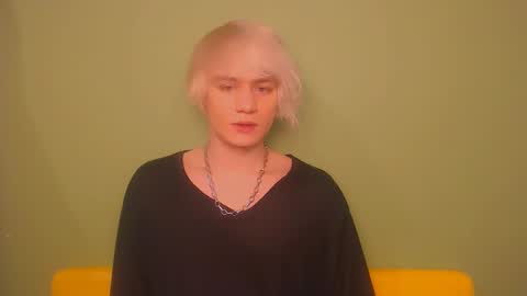 Snapshot of oliver_sweet_ chatting on March 5, 2025, 2:57 am Oliver online show from March 5, 2025, 2:57 am