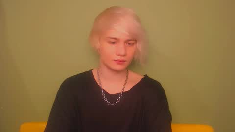 Snapshot of oliver_sweet_ chatting on March 8, 2025, 1:50 am Oliver online show from March 8, 2025, 1:50 am