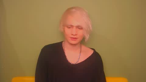 Snapshot of oliver_sweet_ chatting on March 9, 2025, 1:46 am Oliver online show from March 9, 2025, 1:46 am