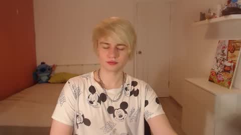 Snapshot of oliver_sweet_ chatting on September 29, 2025, 1:33 am Oliver online show from September 29, 2025, 1:33 am