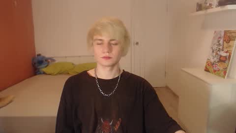 Snapshot of oliver_sweet_ chatting on October 3, 2025, 1:46 am Oliver online show from October 3, 2025, 1:46 am