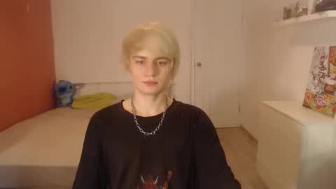 Snapshot of oliver_sweet_ chatting on October 8, 2025, 1:47 am Oliver online show from October 8, 2025, 1:47 am