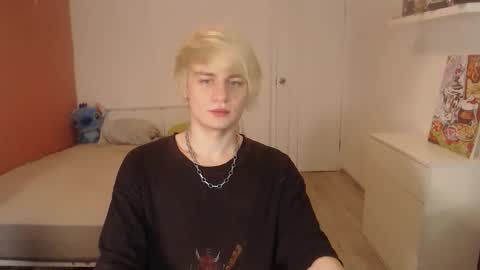 Snapshot of oliver_sweet_ chatting on October 15, 2025, 1:50 am Oliver online show from October 15, 2025, 1:50 am