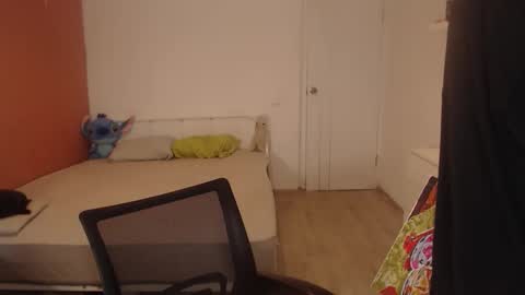 Snapshot of oliver_sweet_ chatting on October 17, 2025, 1:53 am Oliver online show from October 17, 2025, 1:53 am