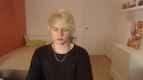 Snapshot of oliver_sweet_ chatting on October 23, 2025, 1:38 am Oliver online show from October 23, 2025, 1:38 am