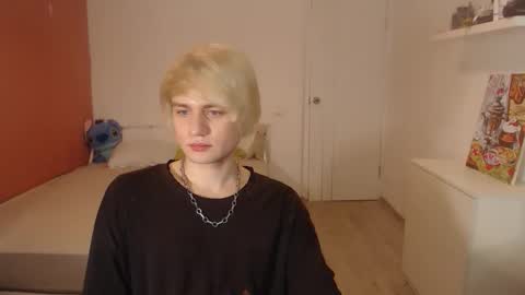 Snapshot of oliver_sweet_ chatting on October 29, 2025, 2:14 am Oliver online show from October 29, 2025, 2:14 am