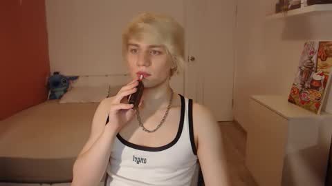 Snapshot of oliver_sweet_ chatting on November 2, 2025, 12:46 am Oliver online show from November 2, 2025, 12:46 am