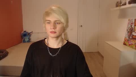 Snapshot of oliver_sweet_ chatting on November 6, 2025, 2:01 am Oliver online show from November 6, 2025, 2:01 am