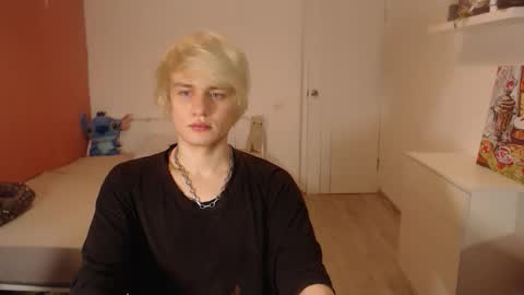 Snapshot of oliver_sweet_ chatting on November 7, 2025, 1:05 am Oliver online show from November 7, 2025, 1:05 am