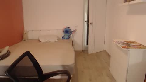 Snapshot of oliver_sweet_ chatting on November 8, 2025, 1:06 am Oliver online show from November 8, 2025, 1:06 am