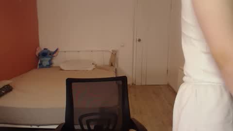 Snapshot of oliver_sweet_ chatting on November 11, 2025, 2:22 am Oliver online show from November 11, 2025, 2:22 am