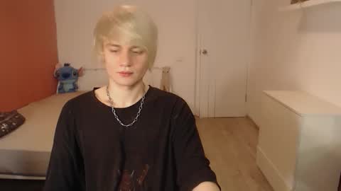 Snapshot of oliver_sweet_ chatting on November 12, 2025, 12:44 am Oliver online show from November 12, 2025, 12:44 am