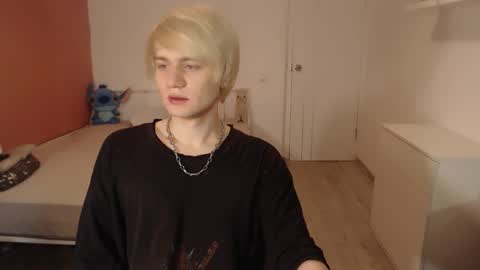 Snapshot of oliver_sweet_ chatting on November 15, 2025, 1:58 am Oliver online show from November 15, 2025, 1:58 am