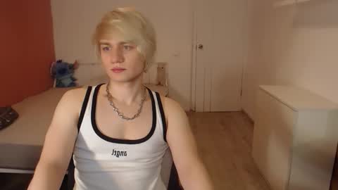 Snapshot of oliver_sweet_ chatting on November 16, 2025, 1:00 am Oliver online show from November 16, 2025, 1:00 am