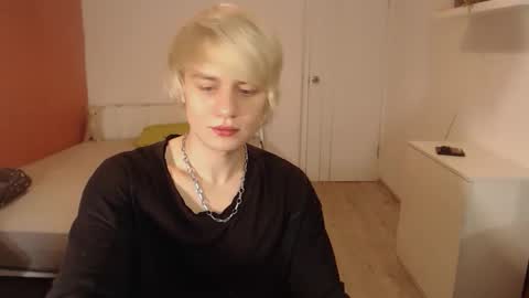 Snapshot of oliver_sweet_ chatting on November 21, 2025, 1:48 am Oliver online show from November 21, 2025, 1:48 am