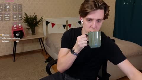 Snapshot of oliver_travis chatting on January 7, 2025, 12:13 am Oliver Evans online show from January 7, 2025, 12:13 am