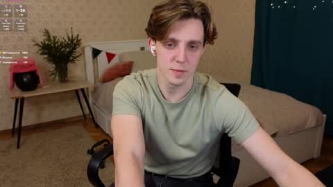 Snapshot of oliver_travis chatting on January 10, 2025, 2:25 am Oliver Evans online show from January 10, 2025, 2:25 am