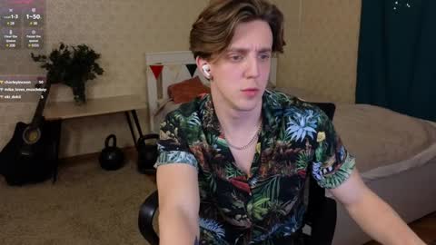 Snapshot of oliver_travis chatting on February 7, 2025, 3:01 am Oliver Evans online show from February 7, 2025, 3:01 am