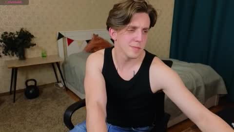 Snapshot of oliver_travis chatting on October 11, 2025, 12:21 am Oliver Evans online show from October 11, 2025, 12:21 am