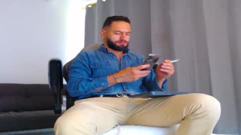 oliver online show from November 11, 2025, 12:49 pm