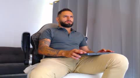 oliver online show from November 20, 2025, 12:27 pm